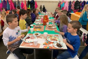 students eating Thanksgiving dinner
